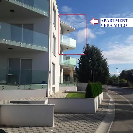 Vera Mulo Apartment Vrsi